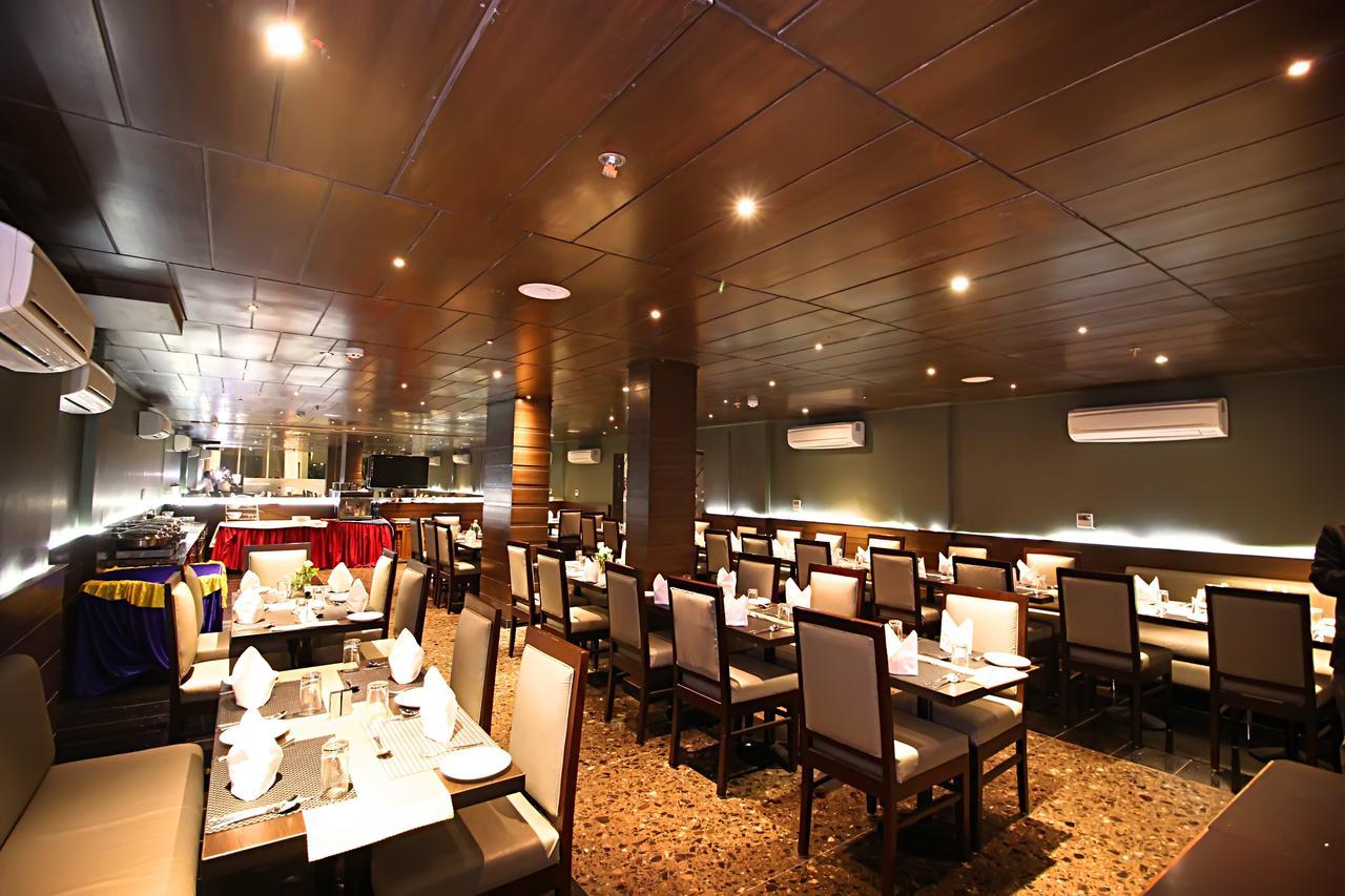 Aravali Clarks Inn Alwar Exterior photo